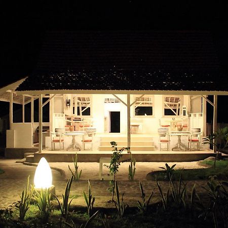 Hotel Gazebo Meno à Gili Meno Extérieur photo