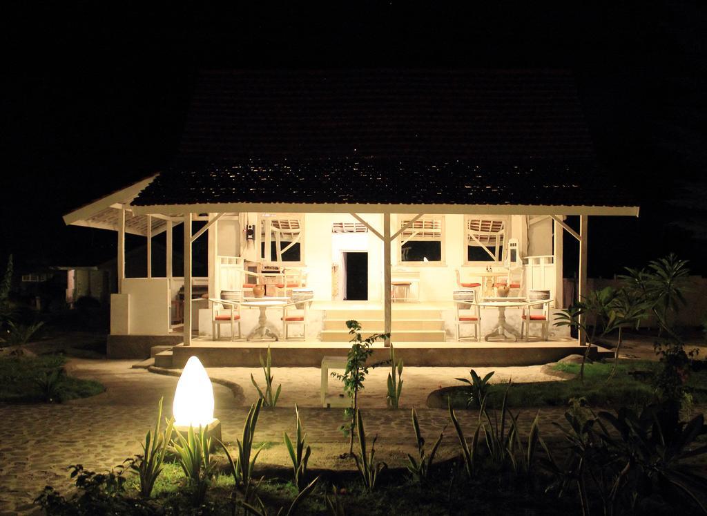 Hotel Gazebo Meno à Gili Meno Extérieur photo